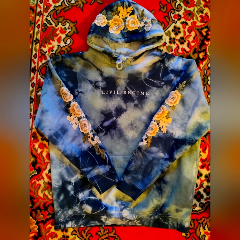 Civil regime WHITE ROSES HOODIE IN CLOUDS WASH size large